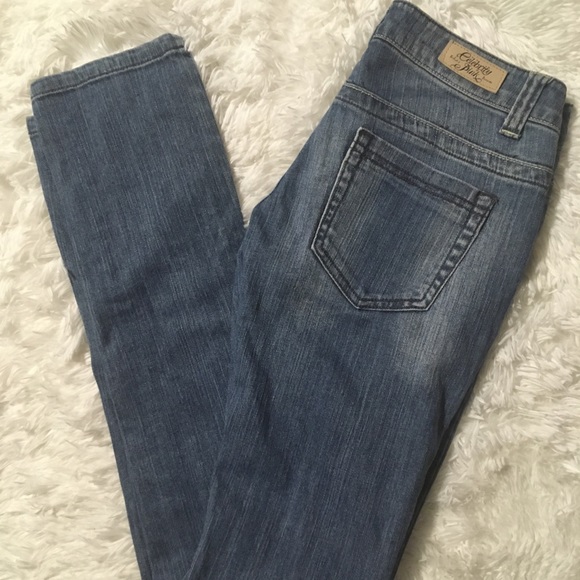 Celebrity Pink Distressed Jeans Size 3 - Picture 6 of 11